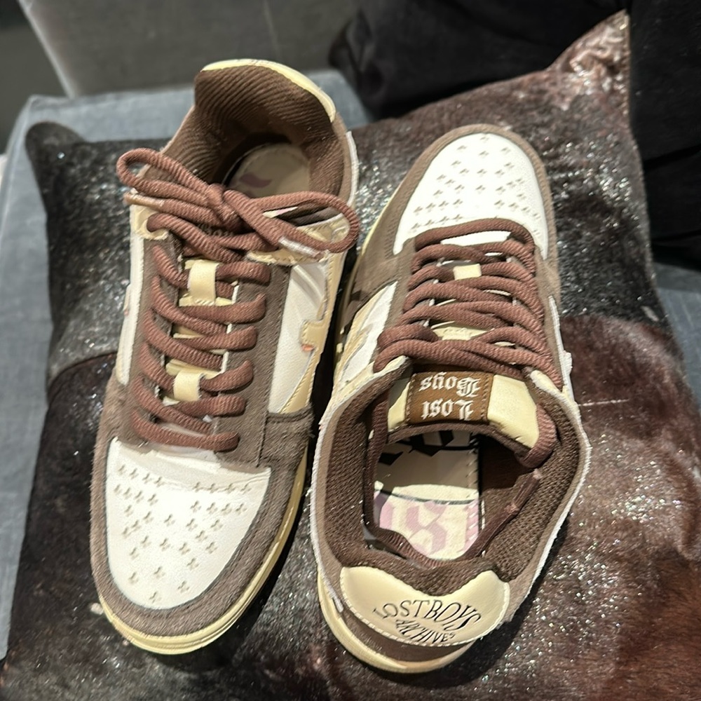 Lost Boys Archives size US 7.5